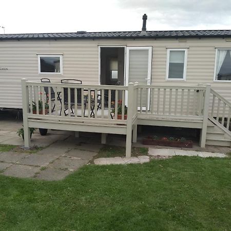 D24 Is A 2 Bedroom 6 Berth Caravan Close To The Beach On Whitehouse Leisure Park In Towyn Near Rhyl With Decking And Private Parking Space This Is A Pet Free Caravan Abergele Zewnętrze zdjęcie