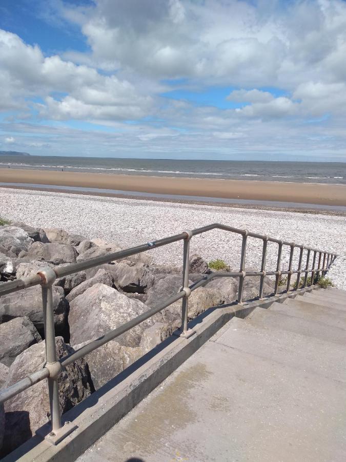 D24 Is A 2 Bedroom 6 Berth Caravan Close To The Beach On Whitehouse Leisure Park In Towyn Near Rhyl With Decking And Private Parking Space This Is A Pet Free Caravan Abergele Zewnętrze zdjęcie