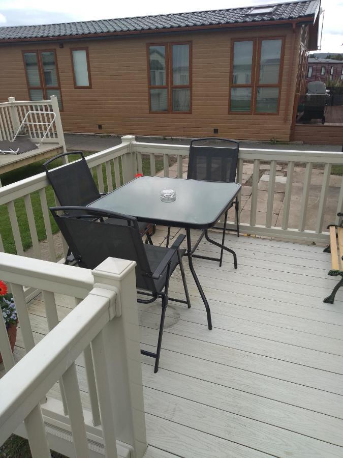 D24 Is A 2 Bedroom 6 Berth Caravan Close To The Beach On Whitehouse Leisure Park In Towyn Near Rhyl With Decking And Private Parking Space This Is A Pet Free Caravan Abergele Zewnętrze zdjęcie