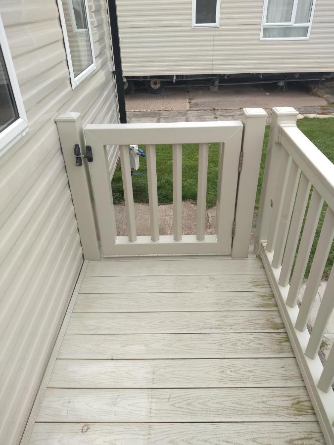 D24 Is A 2 Bedroom 6 Berth Caravan Close To The Beach On Whitehouse Leisure Park In Towyn Near Rhyl With Decking And Private Parking Space This Is A Pet Free Caravan Abergele Zewnętrze zdjęcie