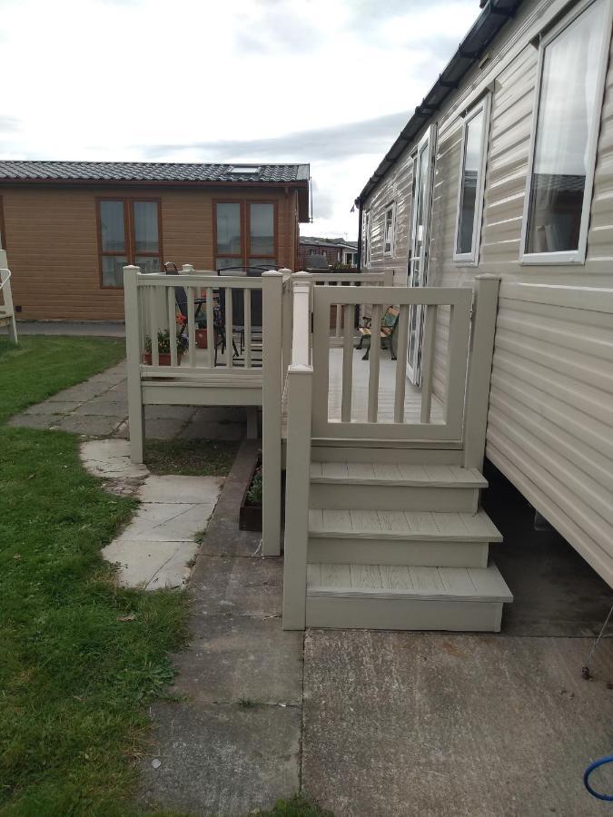 D24 Is A 2 Bedroom 6 Berth Caravan Close To The Beach On Whitehouse Leisure Park In Towyn Near Rhyl With Decking And Private Parking Space This Is A Pet Free Caravan Abergele Zewnętrze zdjęcie