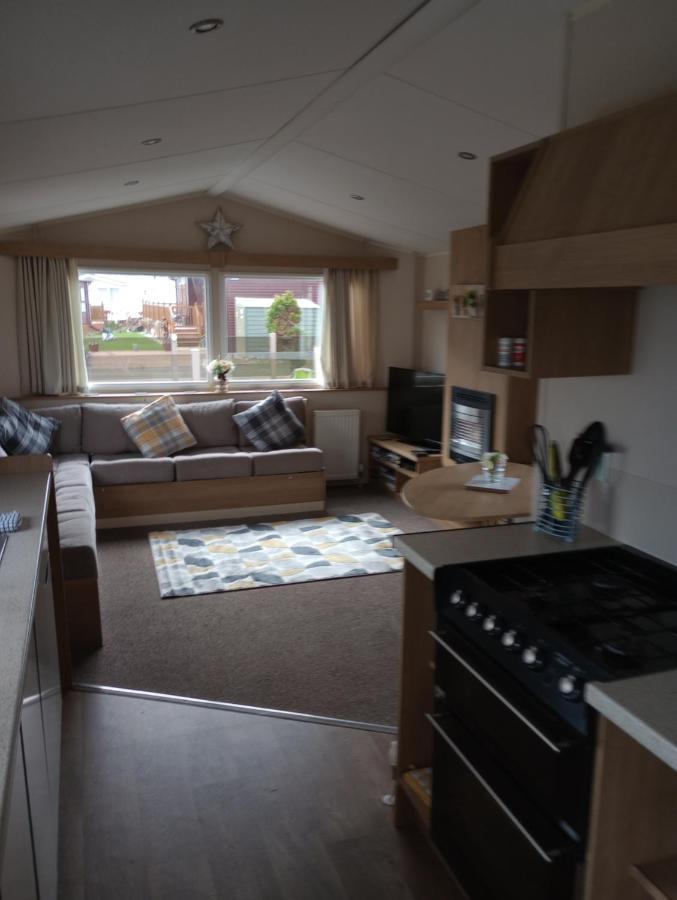 D24 Is A 2 Bedroom 6 Berth Caravan Close To The Beach On Whitehouse Leisure Park In Towyn Near Rhyl With Decking And Private Parking Space This Is A Pet Free Caravan Abergele Zewnętrze zdjęcie