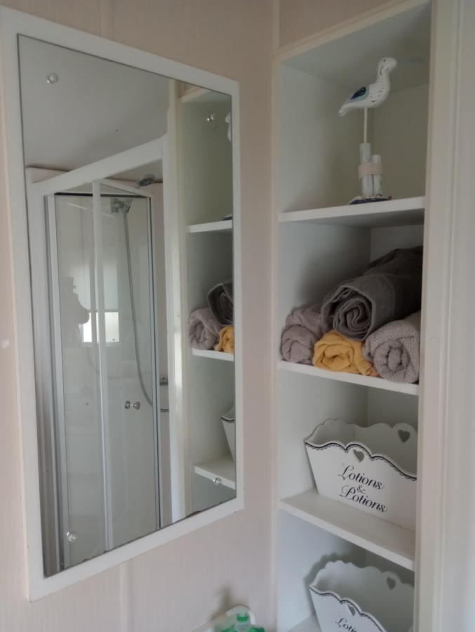 D24 Is A 2 Bedroom 6 Berth Caravan Close To The Beach On Whitehouse Leisure Park In Towyn Near Rhyl With Decking And Private Parking Space This Is A Pet Free Caravan Abergele Zewnętrze zdjęcie