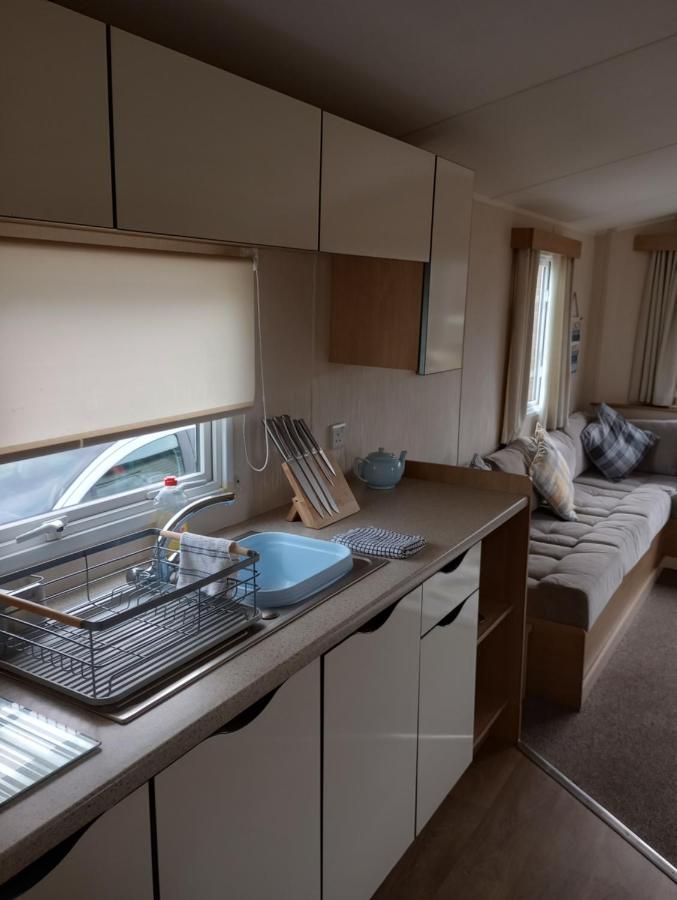 D24 Is A 2 Bedroom 6 Berth Caravan Close To The Beach On Whitehouse Leisure Park In Towyn Near Rhyl With Decking And Private Parking Space This Is A Pet Free Caravan Abergele Zewnętrze zdjęcie