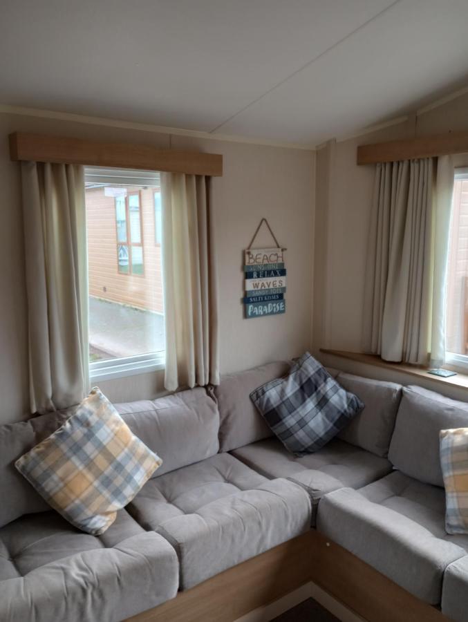D24 Is A 2 Bedroom 6 Berth Caravan Close To The Beach On Whitehouse Leisure Park In Towyn Near Rhyl With Decking And Private Parking Space This Is A Pet Free Caravan Abergele Zewnętrze zdjęcie